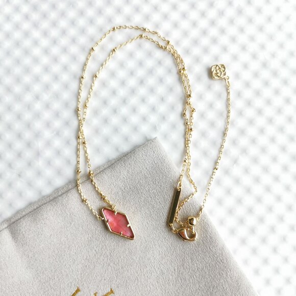 Kendra Scott Gold Raspberry Kinsley Short Necklace NEW - Picture 4 of 4